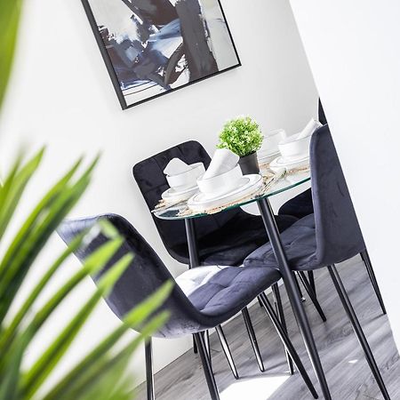 Block Of Apartments In Croydon ,Long Stays , Weekly & Monthly Offers , Contractors , Relocations , Leisure & Family Stays Exterior photo