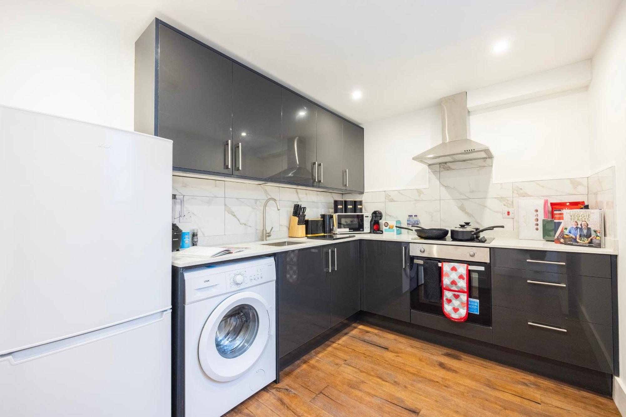 Block Of Apartments In Croydon ,Long Stays , Weekly & Monthly Offers , Contractors , Relocations , Leisure & Family Stays Exterior photo